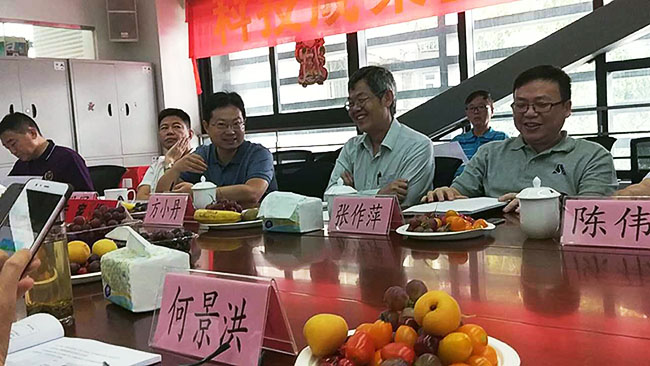 华楠骏业参加“内爬塔吊不倒梁技术研究与应用”科技成果签定会
